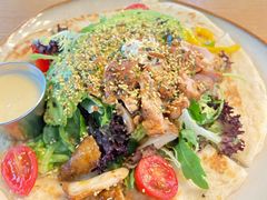 照烧鸡肉配牛油果拉法沙拉-HELLO 27 意面·沙拉·帕尼尼