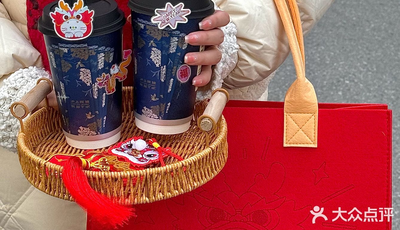 沪上婶子好会啊！新年🧨包包真的好看哭[流泪]！