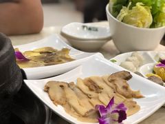 野生鲜松茸菌-墨脱石锅椰子鸡•香草鸭•东山羊(大东海店)