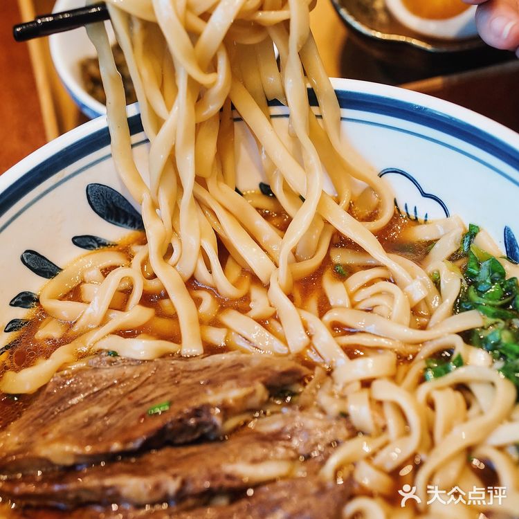 神仙牛肉面，料超足！！
