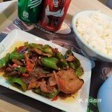 店铺就在循礼门轻轨站站台下面，非常好找