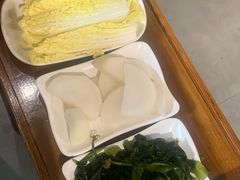 -悦牧·酸汤牛肉火锅(沃尔玛店)