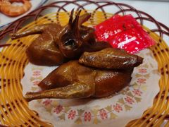 招牌灌汤乳鸽-禄福山庄•顺德菜·融和菜(龙江店)