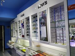 -提一眼镜·蔡司·依视路(小寨店)