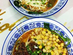 -渝之汇牛肉豌杂面