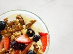 野莓核桃蜂蜜希腊酸奶-The Rug Cafe(王府中环店)