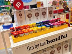 -m豆巧克力世界(上海世茂广场店)