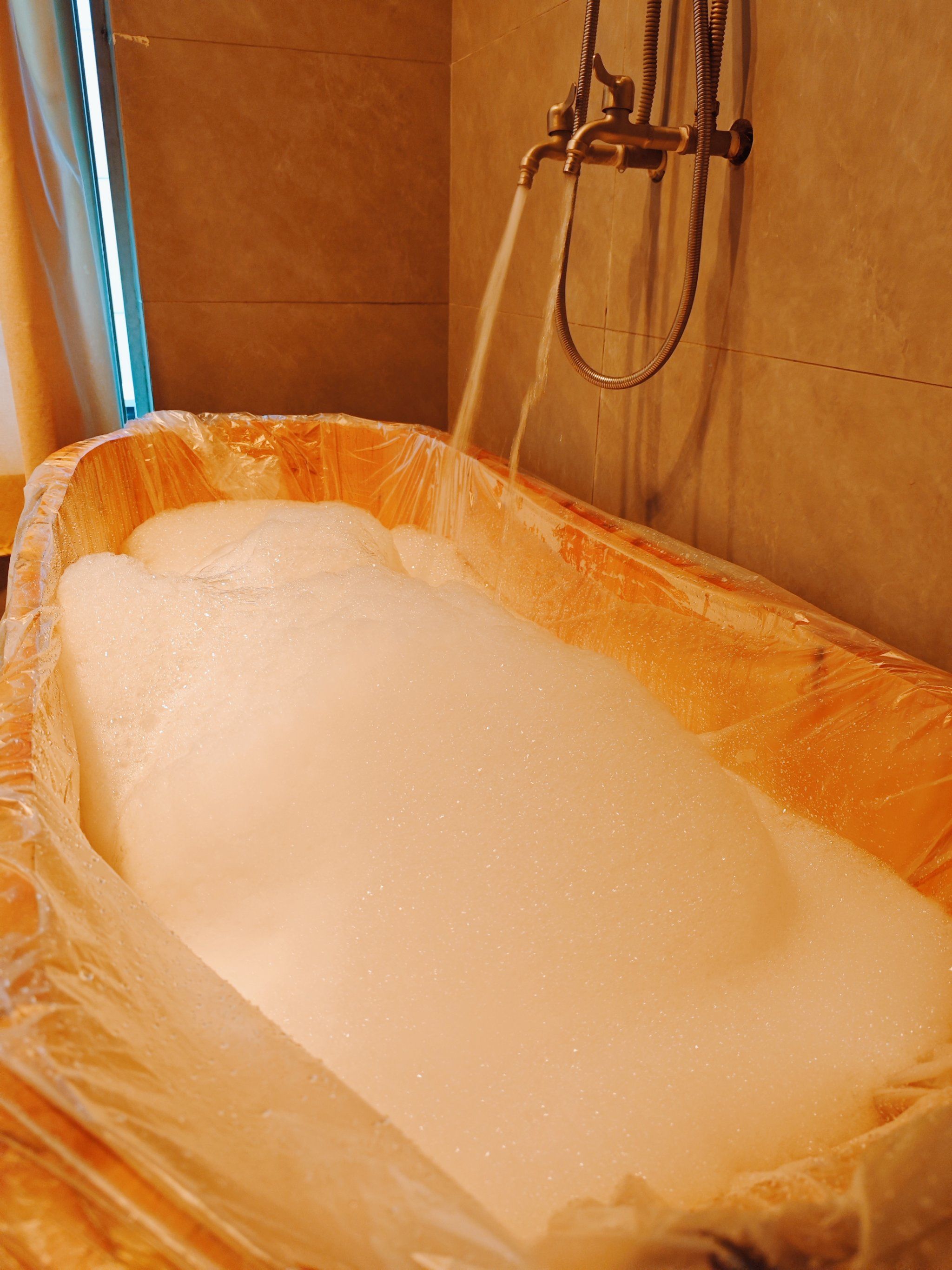 次日04:00

再春熙路居然发现一家宝藏泡澡地