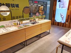 -LOOK眼镜·蔡司依视路配镜(宝山万达店)