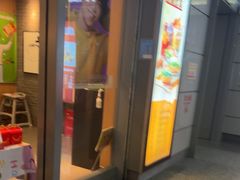 -麦当劳(上海虹桥站30B检票口楼上)