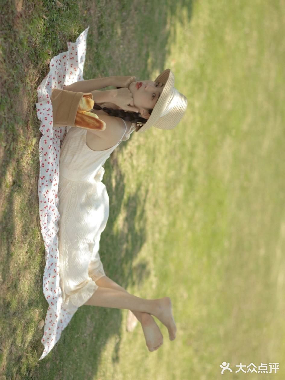 电影《情人》的女主角既视感