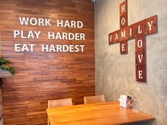 -Chom Cafe and Restaurant