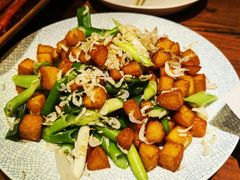 小葱虾皮拌饼子-九號院子海鲜烧烤