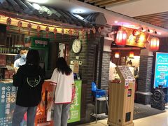 等位区-张氏宽窄巷成都名小吃(茂业百货华强北店)