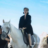 最惊艳的要数品牌创始人骑着白马出场