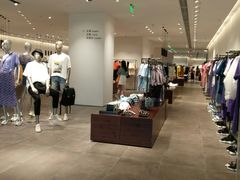 -URBAN REVIVO(高德置地广场·春广场店)