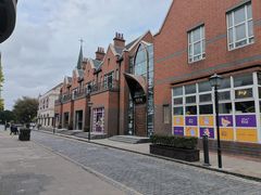 -钟书阁(松江泰晤士小镇店)