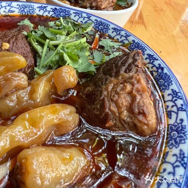 隐藏在舞蹈学院门口的牛肉面