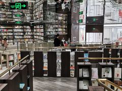 -钟书阁(群光广场店)