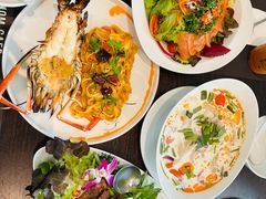 -Chom Cafe and Restaurant