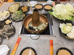 -洞庭洲·防空洞火锅·铜锅涮肉·烧烤(新百广场店)