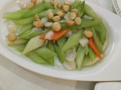 西芹百合炒夏果-云中小雅
