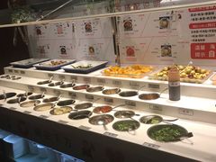 自助调料区-海底捞火锅鲜切牛肉主题店(长寿路店)
