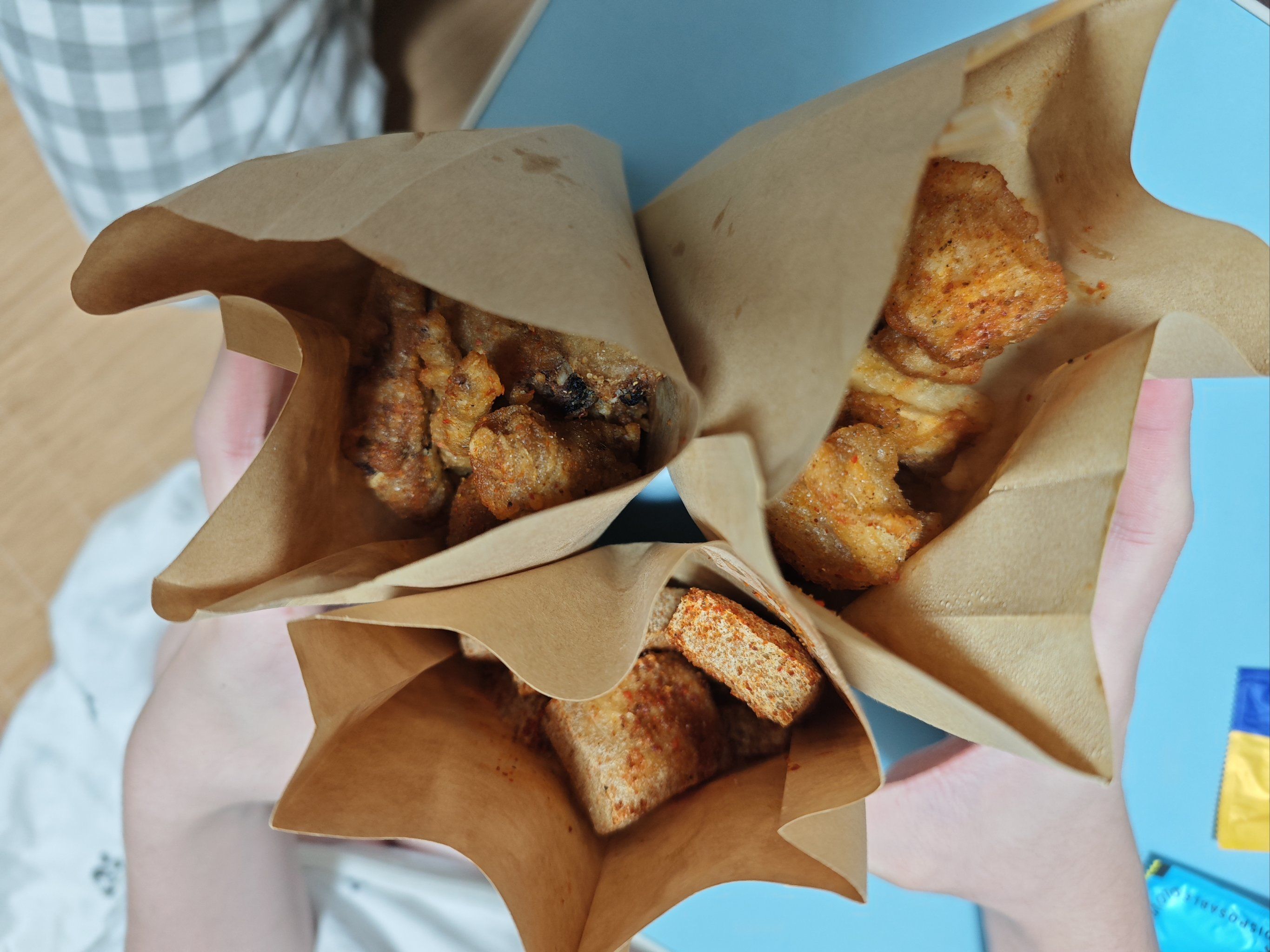 抹茶味很浓.p2是老撕鸡的鸡爪,适合夜宵,超级香