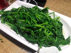 清炒豌豆尖-渝信川菜 · 川味家常菜(长安店)