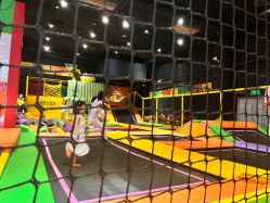 -蹦蹦跳跳(新奥购物中心店)