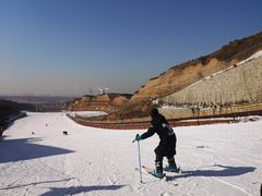 -采薇庄园四季滑雪场