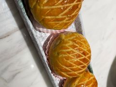 酥皮水牛奶菠萝包-陶陶居酒家(新天地店)