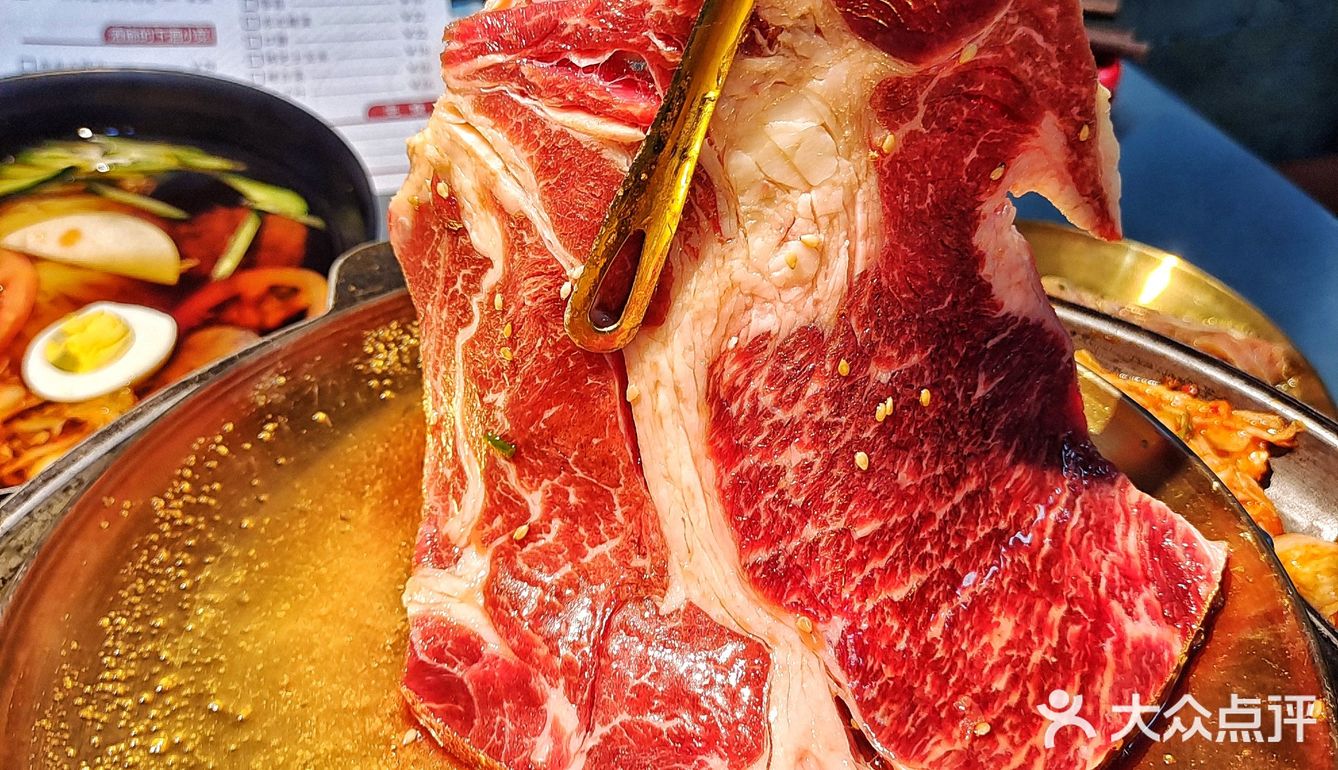 大块吃肉、大口喝酒、胡同里的深夜食堂太带劲了~