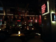 -FOUR PLAY BAR