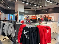 -百年港湾奥特莱斯(香炉礁店)