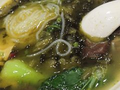 金汤酸菜肥肠米线-魏家凉皮(铜锣湾店)