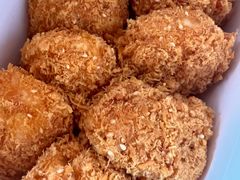 蟹黄酥松小贝-鲍师傅糕点(台东步行街店)
