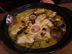 -愉肴麻辣香锅(中山路店)