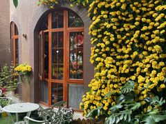 -月亮眼花园餐厅书吧酒吧