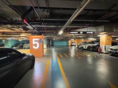 -金虹桥国际中心·停车场