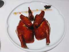 玻璃皮润烧乳鸽皇-北京厨房(SKP店)