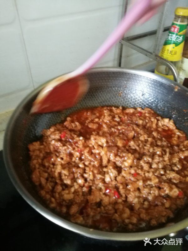终于做出来的包子能拿的出手啦！做的酱肉包，绝杀！