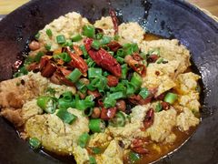 铁板豆花烧白-郑件洋芋饭庄