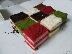 草莓红丝绒蛋糕-坤思特1688咖啡(五洲花城店)