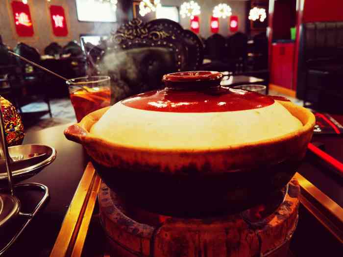 朱雀打边炉(淮海店)-"周末晚上五点半到的,最后一个空桌,后面的.