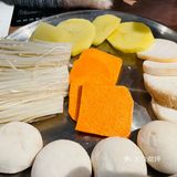 起风降温该咋办？小姐姐说没有比这样吃一顿烤肉更带劲儿的了！