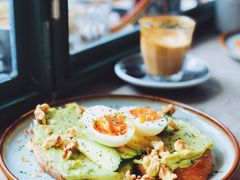 牛油果煮蛋吐司-RAC BAR(安福路店)