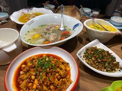 -有红鸡毛店·川菜(建设路店)