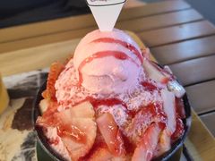 草莓冰淇淋雪冰-相思蜜哒(西塔街店)