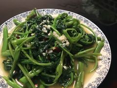 -茅台镇网红溶洞餐厅·茅帮菜馆